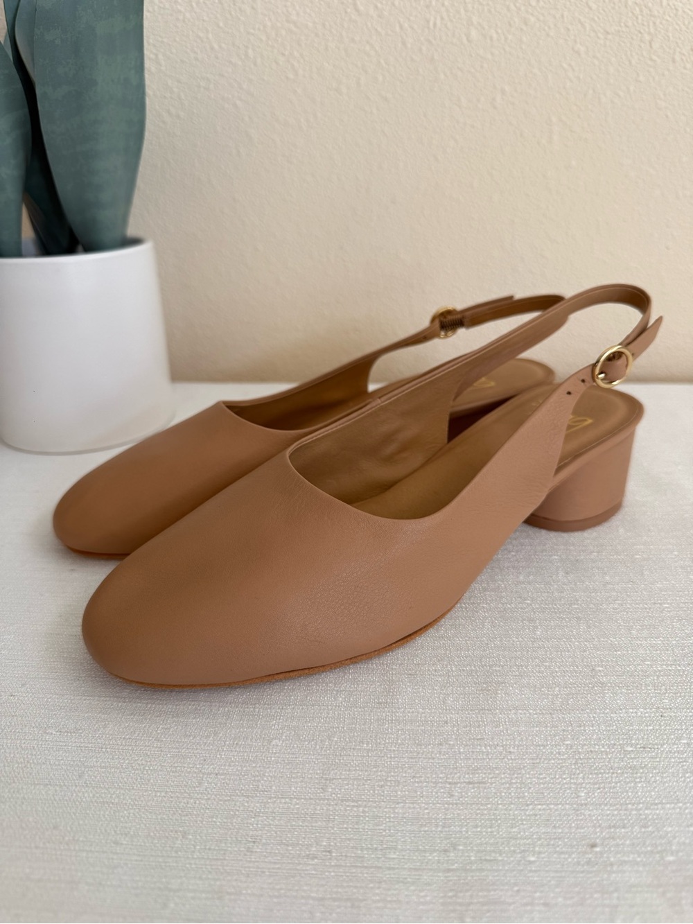 Beek Lora Hi Little Bird Classic Slingback Block Heel Pumps in Tan Leather - Picture 10 of 13
